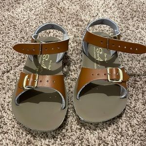 Tan size 9 sun sans, worn 1-2 times.